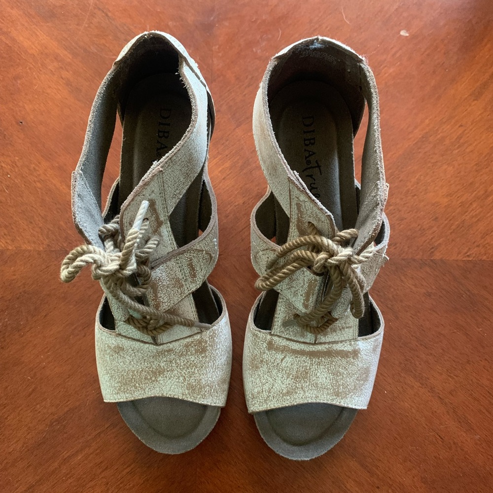 NWT Cream Leather Sandals